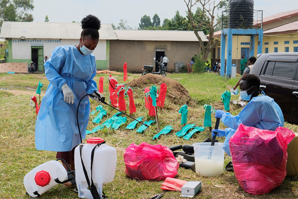 US Sends Ebola Treatment to Congo as Trials Near