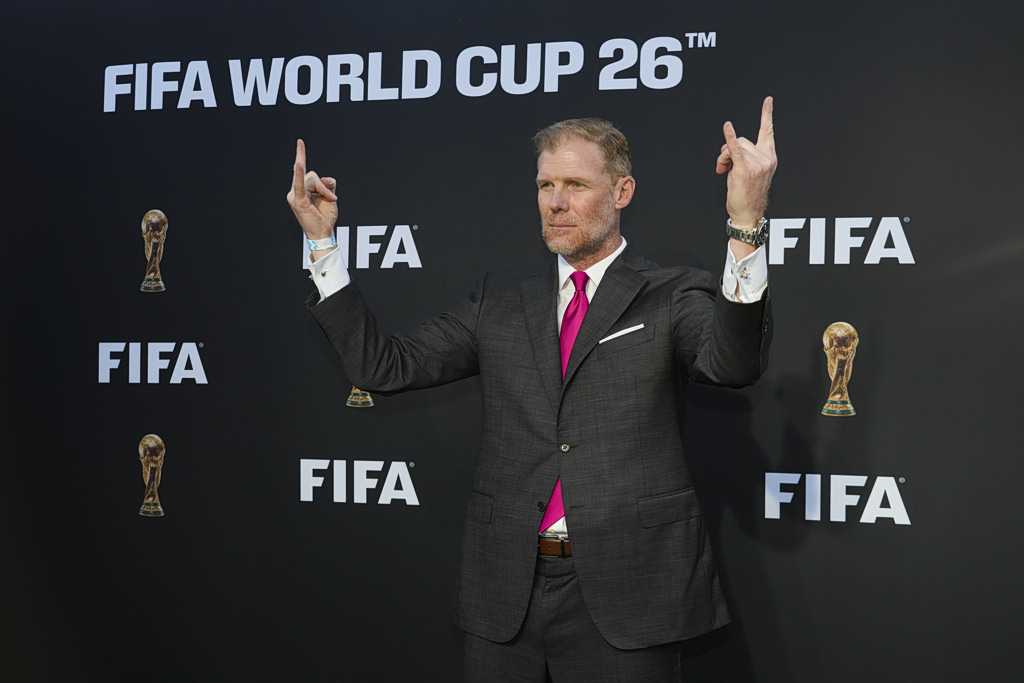 The World Cup’s Juicy TV Rivalry: The Egomaniac and the Loudmouth