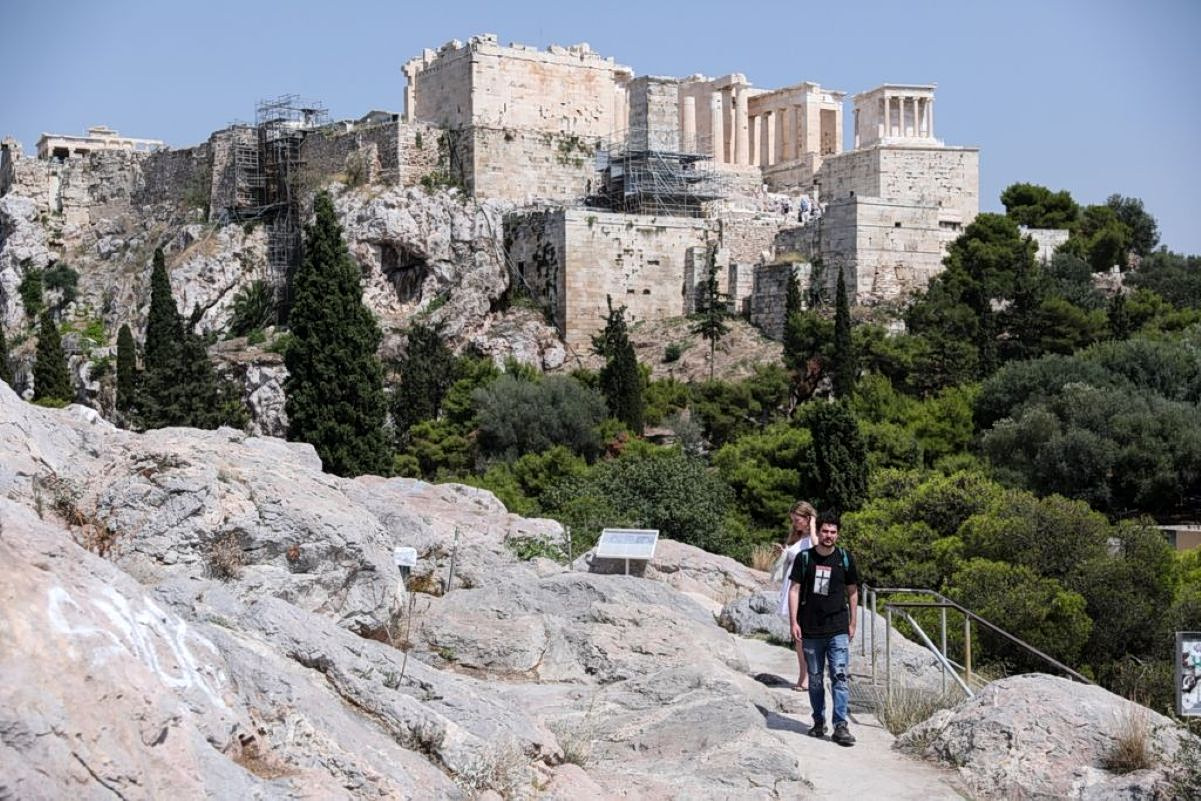Pausanias: The Digital ‘Tour Guide’ to Monuments and the New Archaeological Cadastre