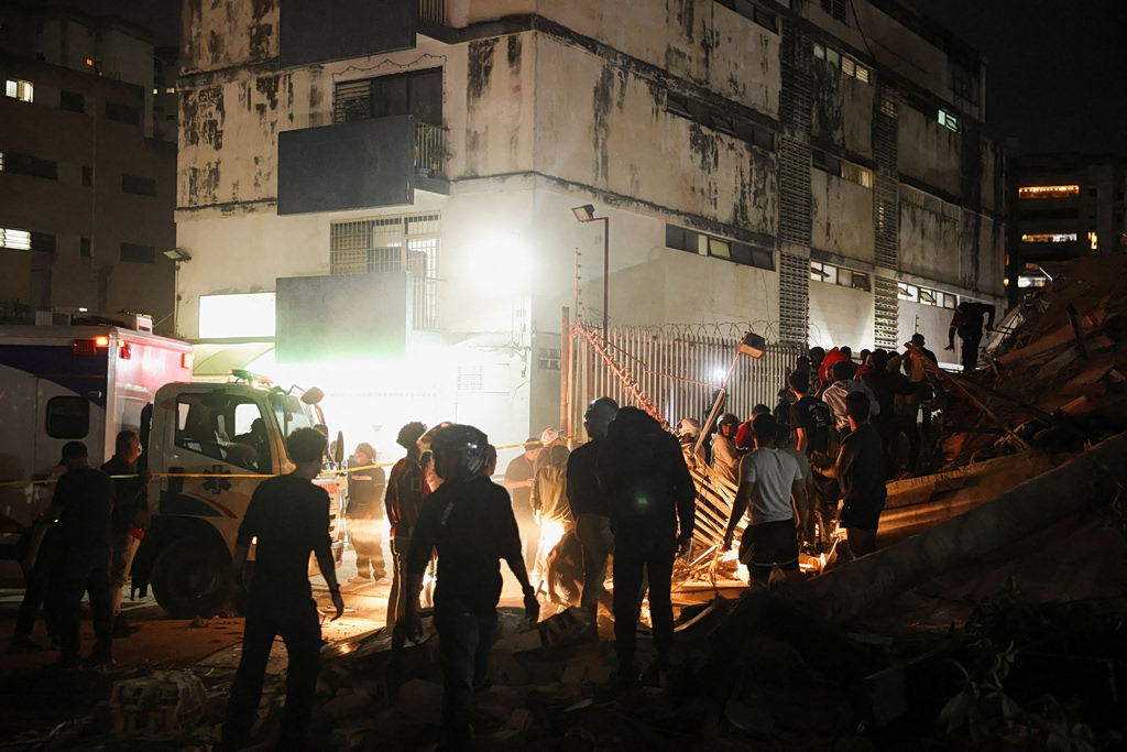 Venezuela Earthquakes Leave 32 Dead and 700 Injured