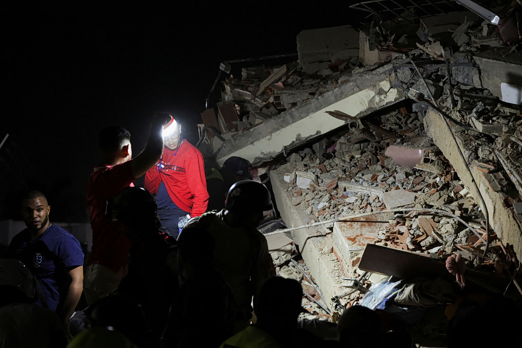 Venezuela Earthquakes Leave 32 Dead and 700 Injured