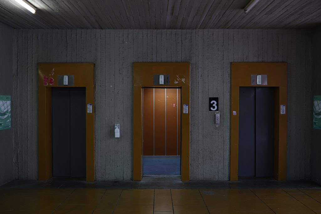 Thessaloniki Man Arrested Over Elevator Robberies Targeting Elderly