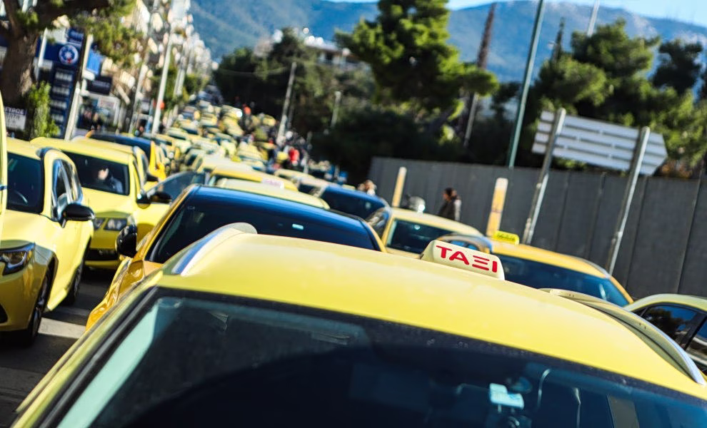 Taxi Operators Challenge Greece’s New Transport Law