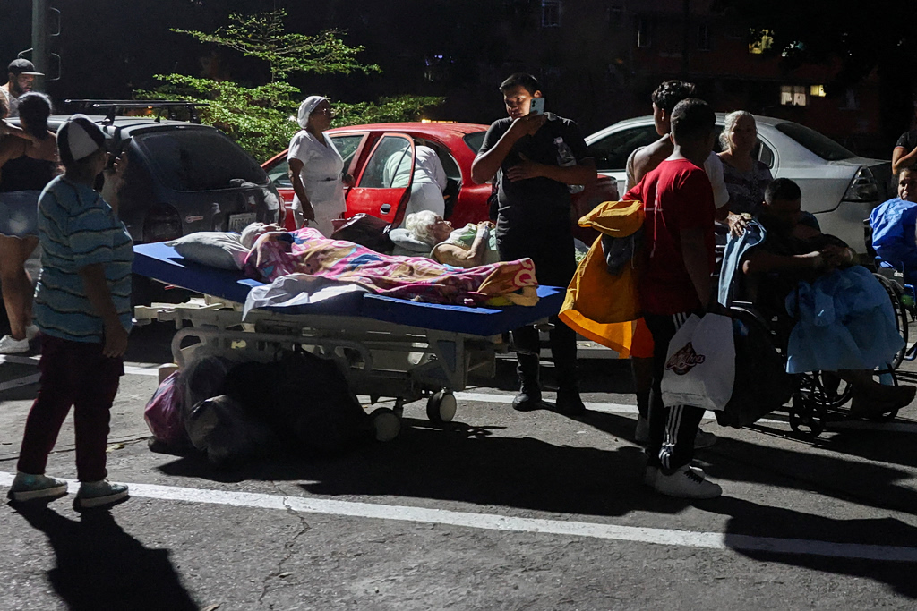 Venezuela Earthquakes Death Toll Hits 235 as Rescues Continue