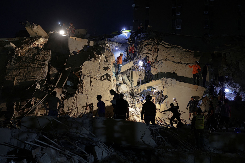 Venezuela Earthquakes Death Toll Hits 235 as Rescues Continue
