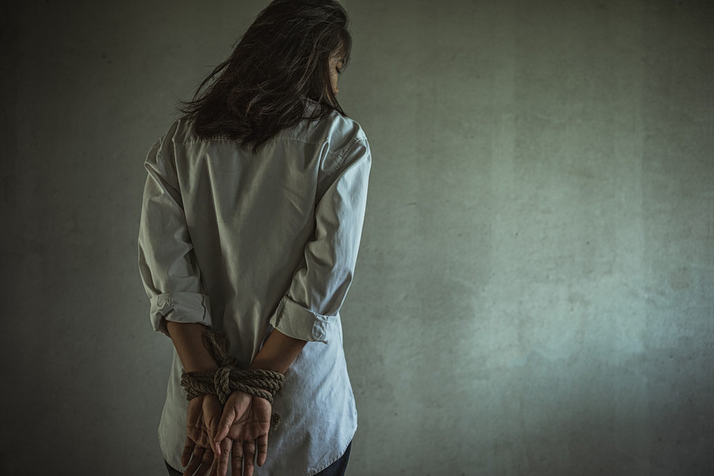 Man Threatened and Held Ex-Wife Hostage in Online Live Stream