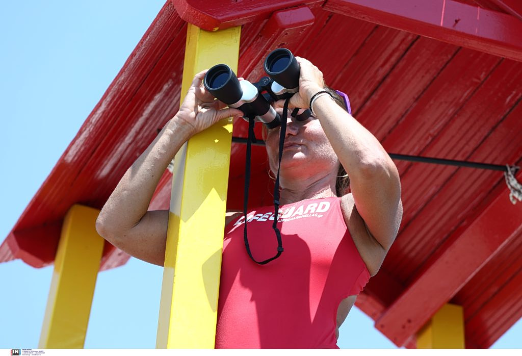 Strong Winds Collapse Lifeguard Towers in Greek Coastal Town
