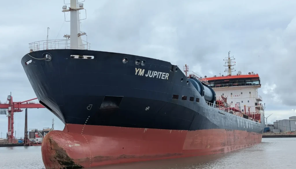 Disabled Tanker Towed to Safety After Malfunction in Central Aegean