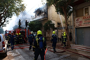 Senior Rescued After Jumping from Balcony of Burning Apt. (Vid)