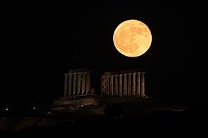 “Strawberry Moon”: June’s Full Moon Lights Up the Sky