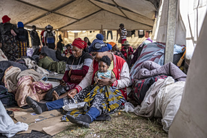 South African Vigilantes Chase Out Immigrants With Knives and Clubs