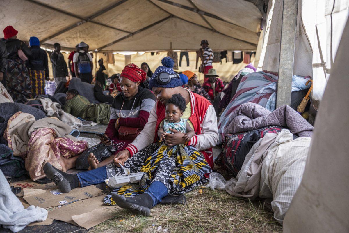 South African Vigilantes Chase Out Immigrants With Knives and Clubs