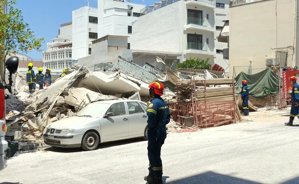 Four-Story Building Collapses in Petralona, Reports of 4 Trapped