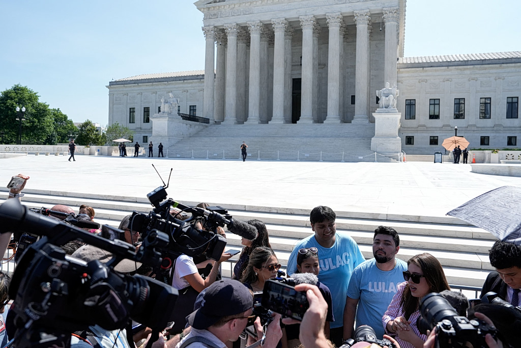 Supreme Court Rejects Trump’s Bid to Curtail Birthright Citizenship