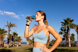 Beat Summer Bloat: 6 Easy Ways to Reduce Water Retention