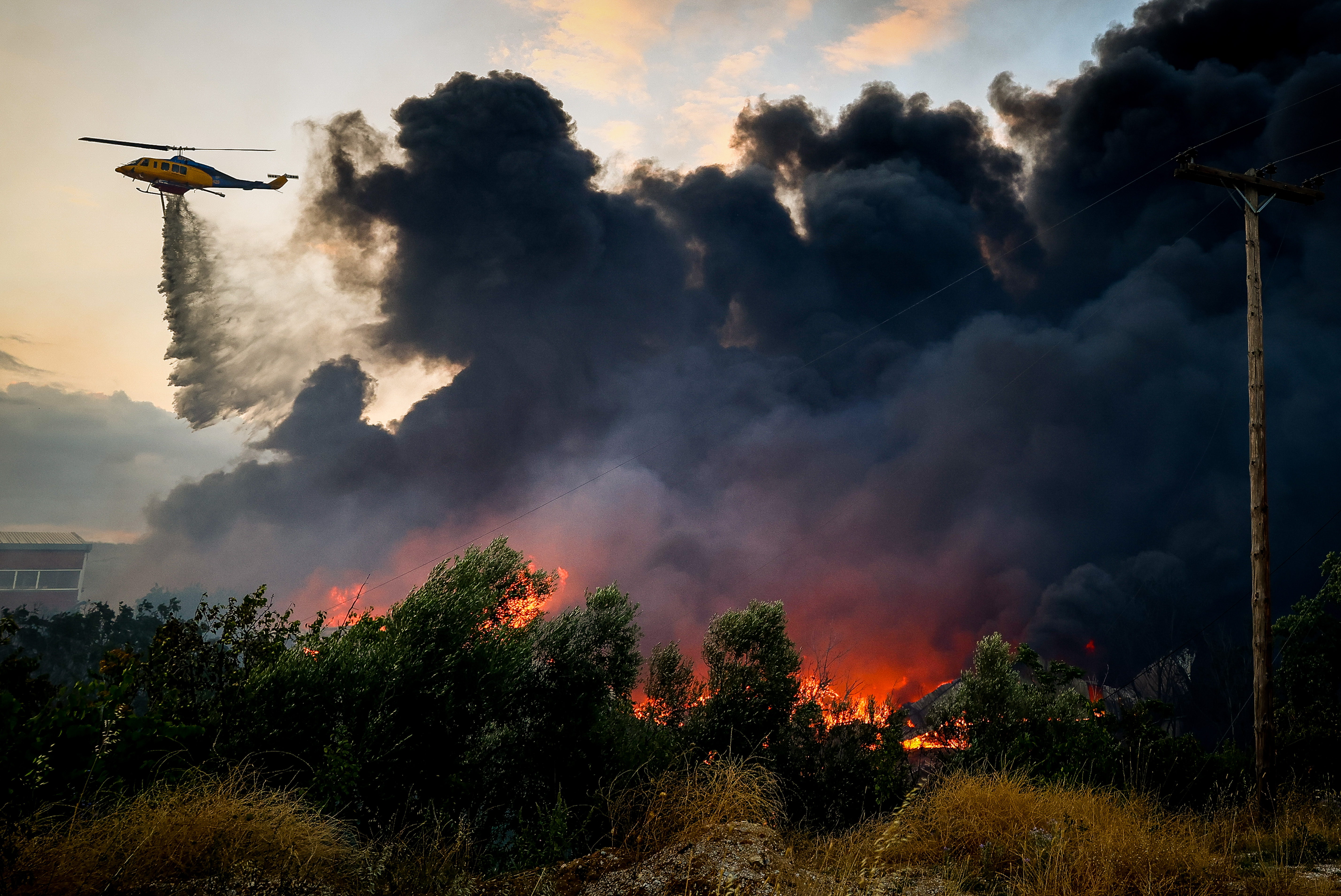 Oraiokastro Fire Burns Factories, Smoke Covers Thessaloniki