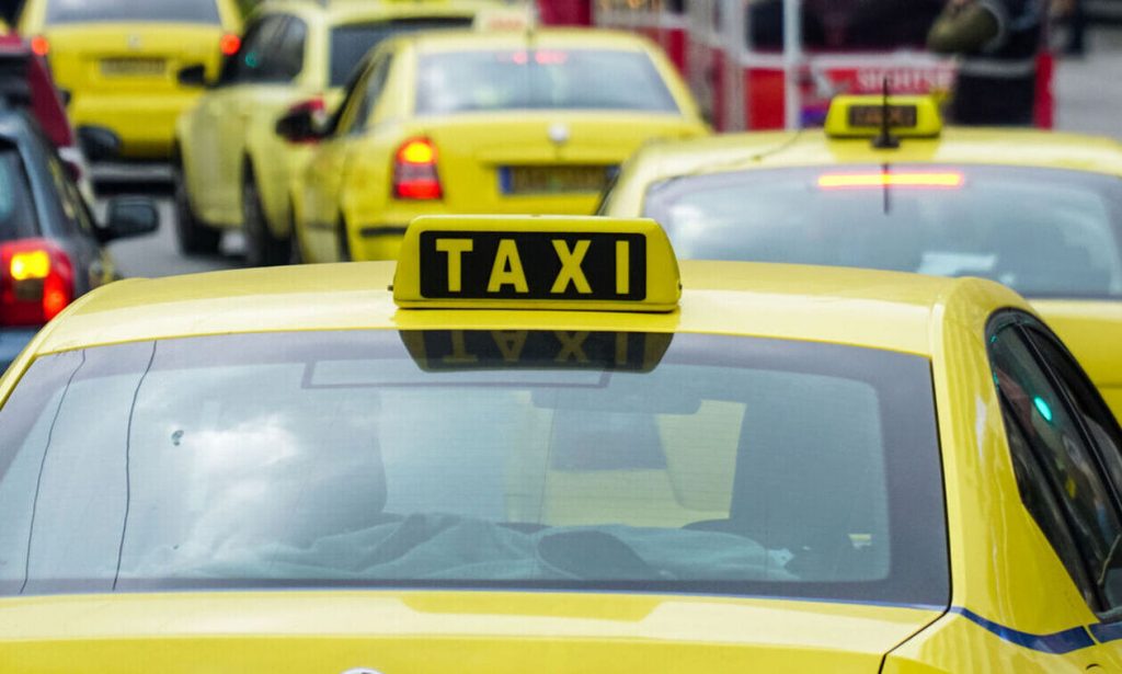 Taxi Driver Threatens Teen Passengers to Pay Double the Fare