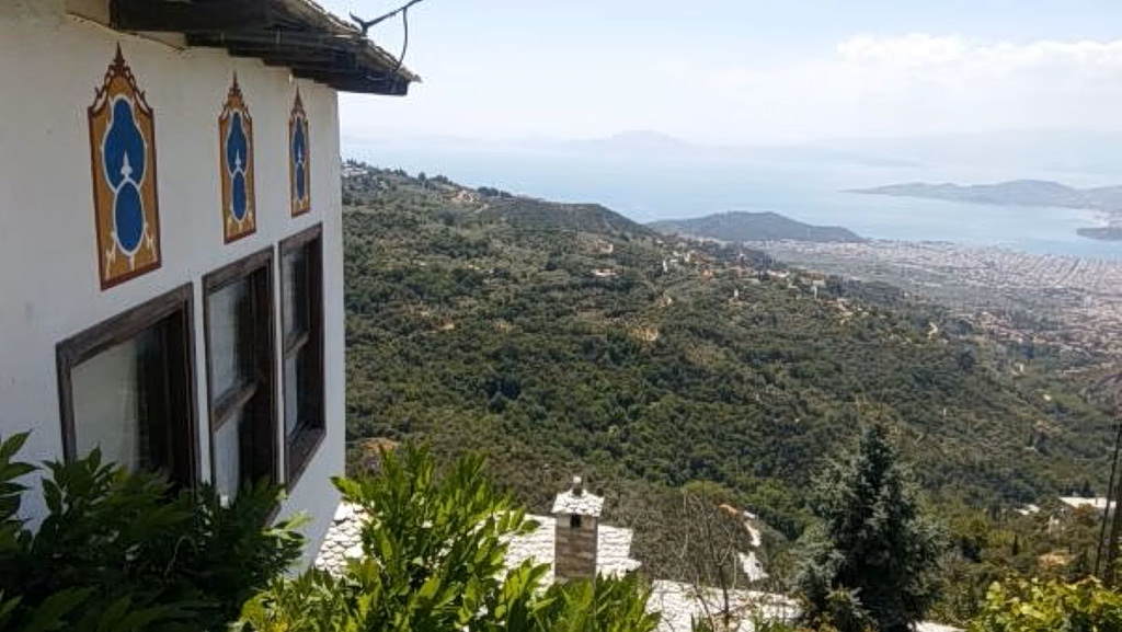 Two-Speed Summer: Rising Costs Reshape Greek Holiday Plans