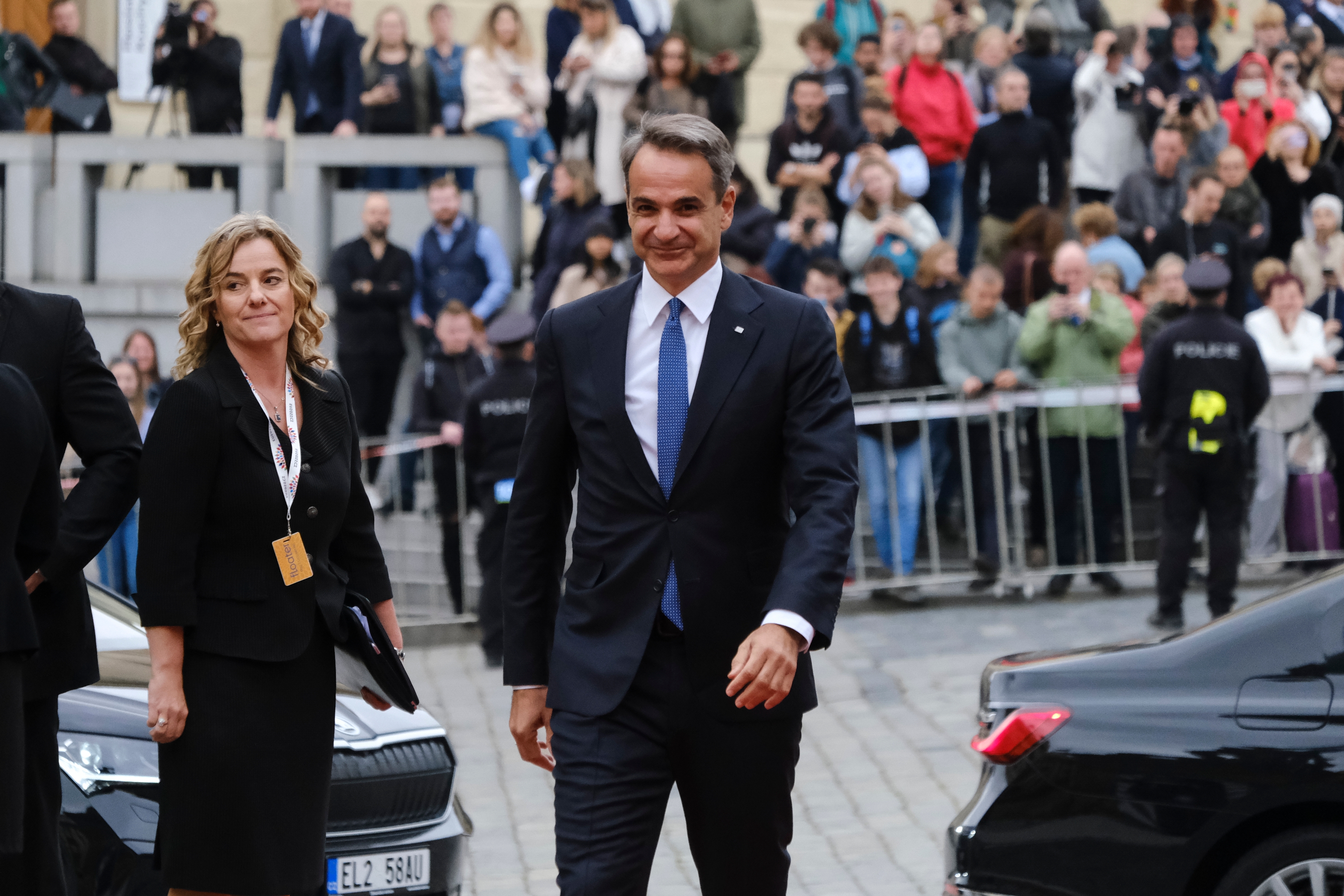 Mitsotakis in Ankara for NATO Summit, Stresses Stronger EU Defense