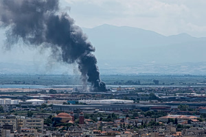 Fire Breaks Out at Industrial Site Near Thessaloniki; Smoke Warning