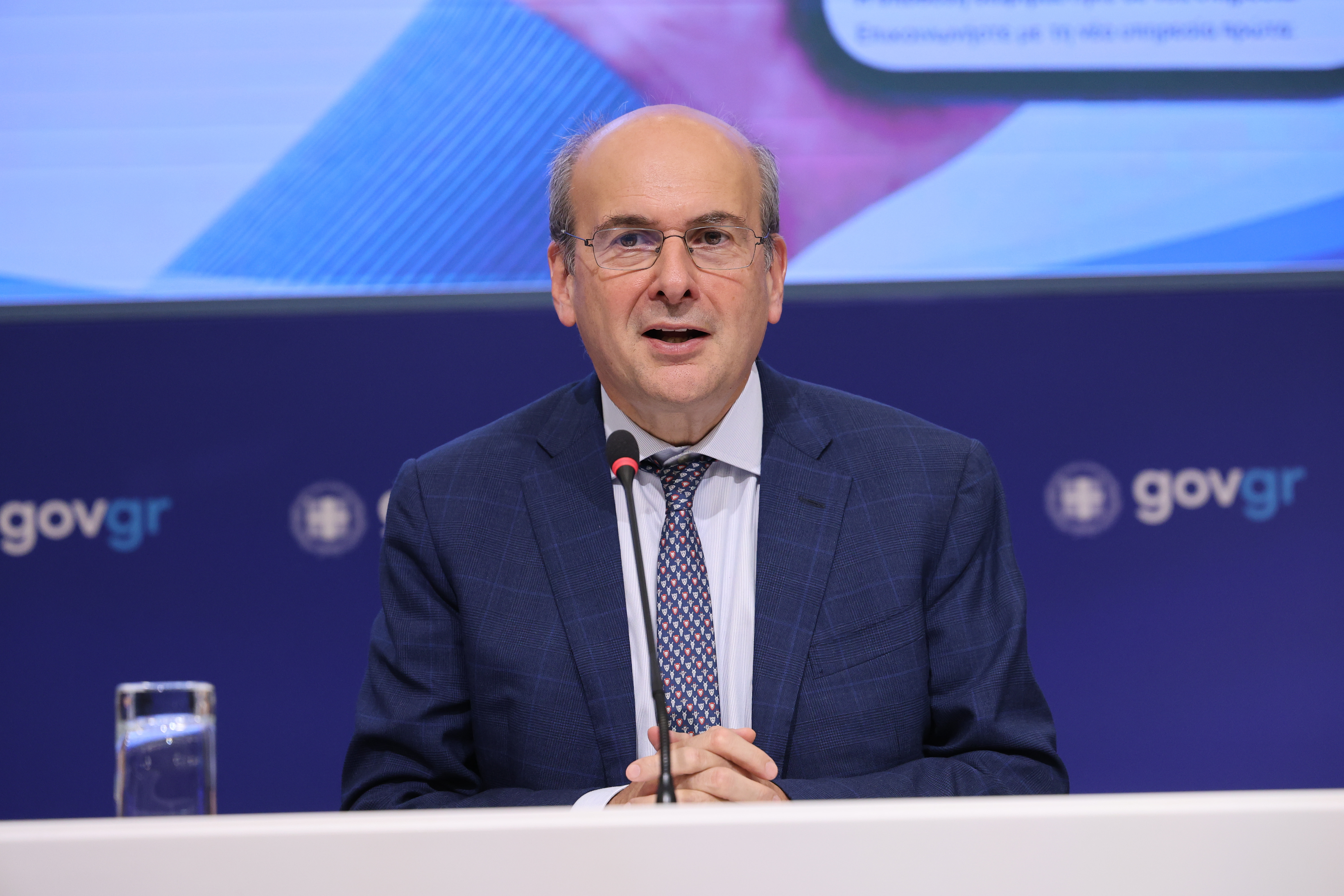 Refineries to Foot €40M Bill for Greek Fuel Price Cut
