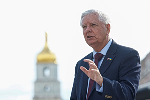 Inside Lindsey Graham’s Final Mission: Saving Ukraine