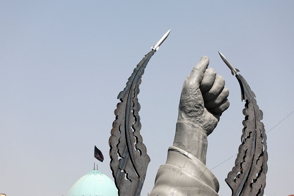 Iran Targets US Gulf Bases as Hormuz Tensions Lift Oil Prices