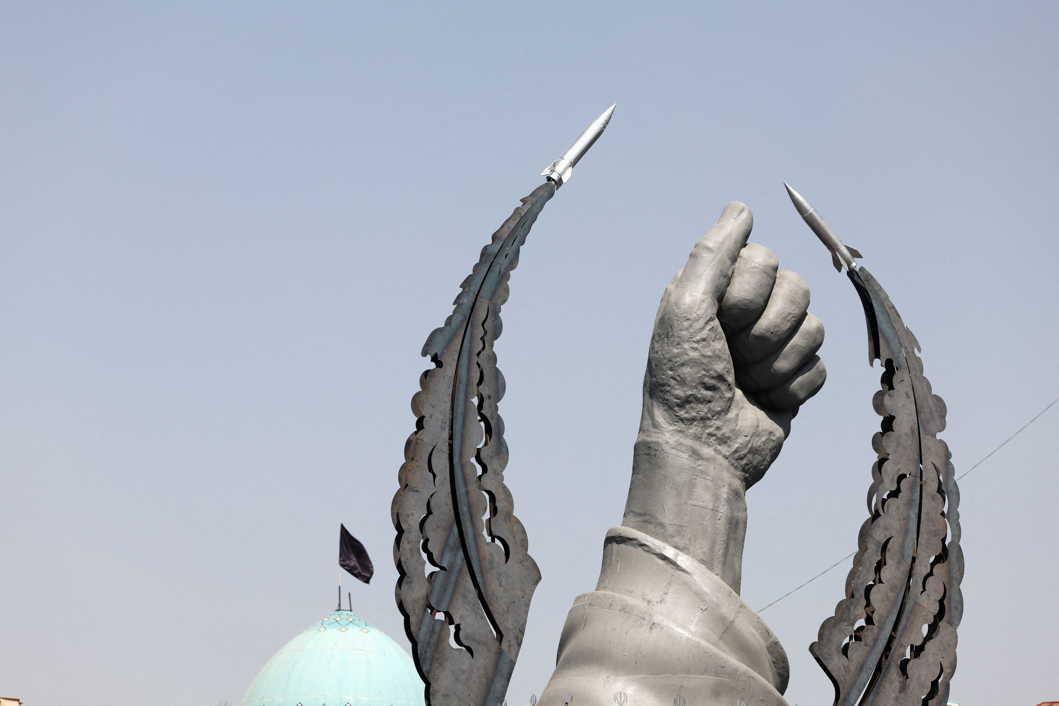 Iran Targets US Gulf Bases as Hormuz Tensions Lift Oil Prices