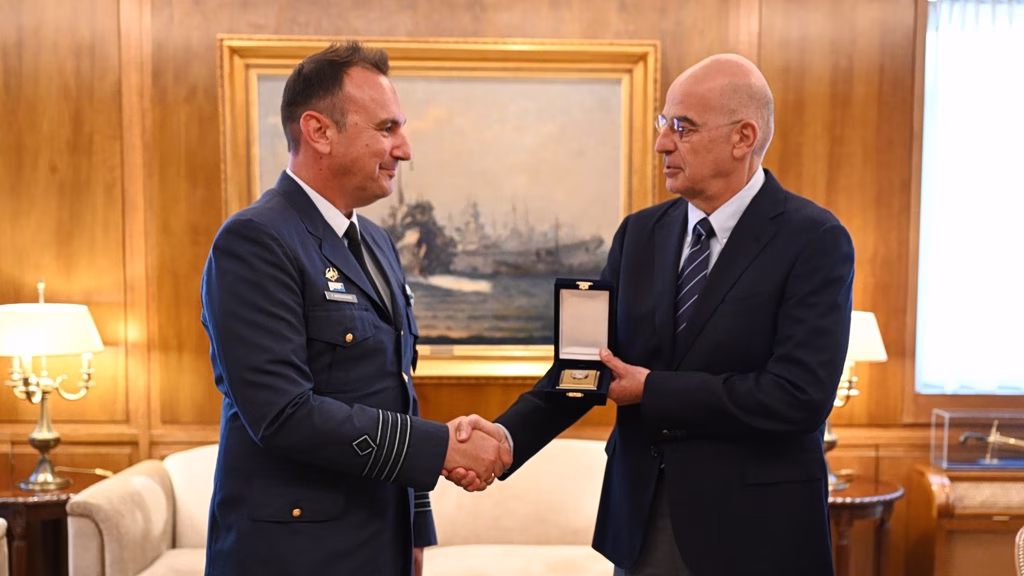 Greek Defense Minister Meets F-16 Pilot After Emergency Landing