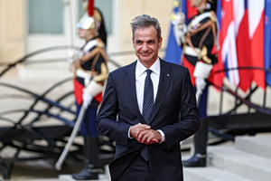 Mitsotakis Joins Bastille Day Parade