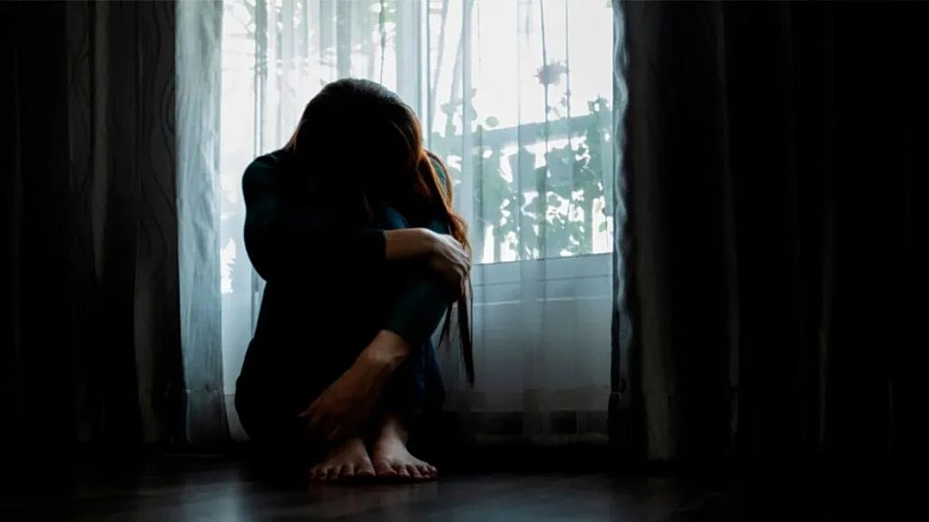 Teen Reports Hours-Long Domestic Abuse on Greek Island