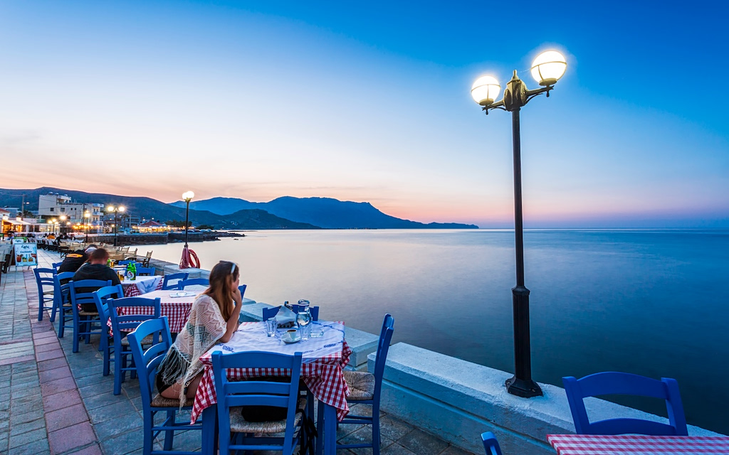 Why Does Everyone in Greece Dine After 10 p.m.