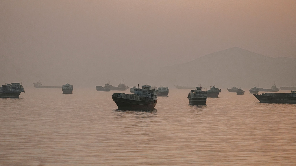 Controlling Hormuz Would Take More U.S. Troops—and Even More Risk