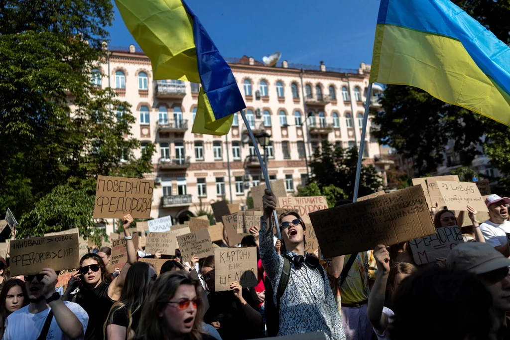 Ukraine’s Departing Defense Minister Delivers Rare Challenge to Zelensky