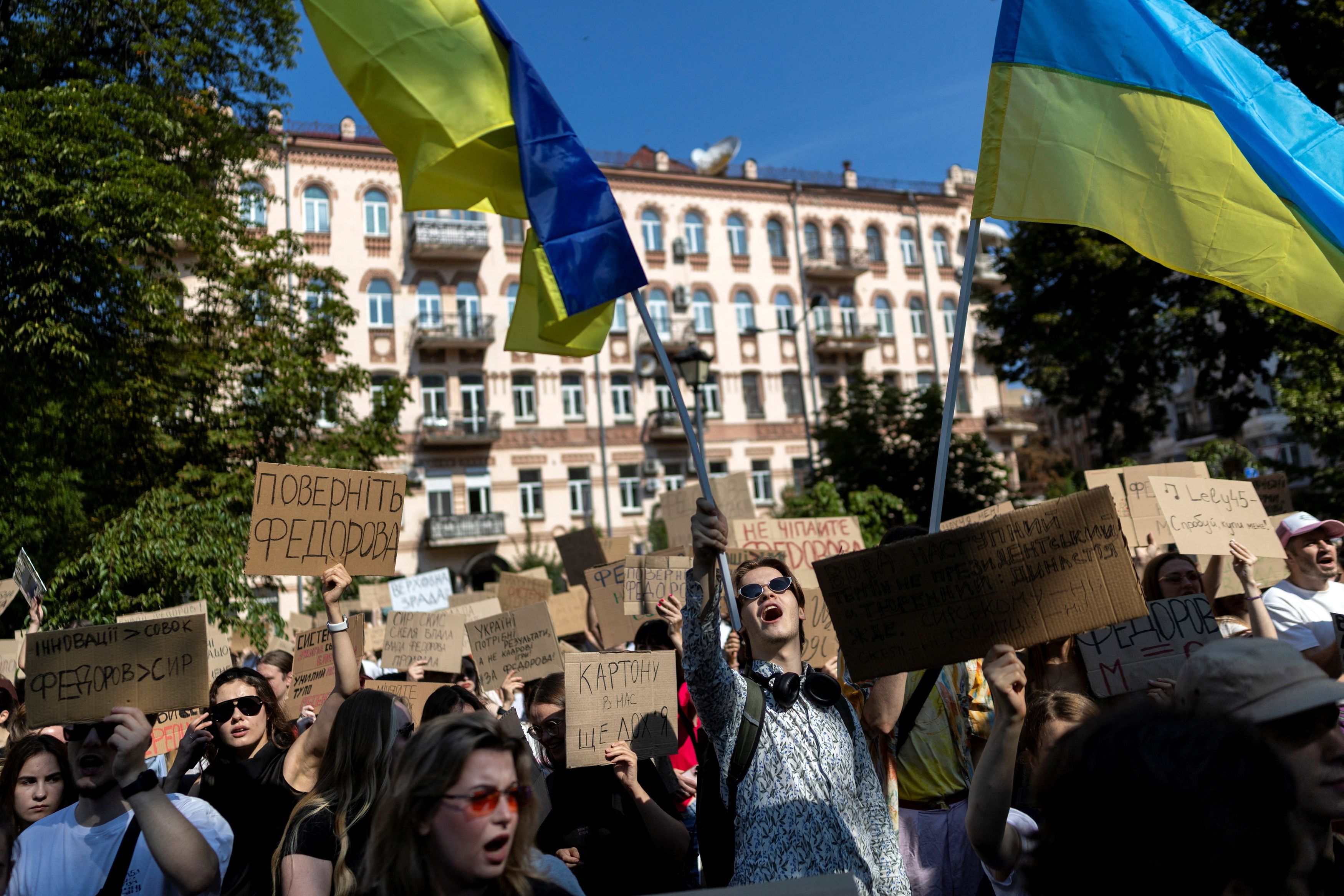 Ukraine’s Departing Defense Minister Delivers Rare Challenge to Zelensky