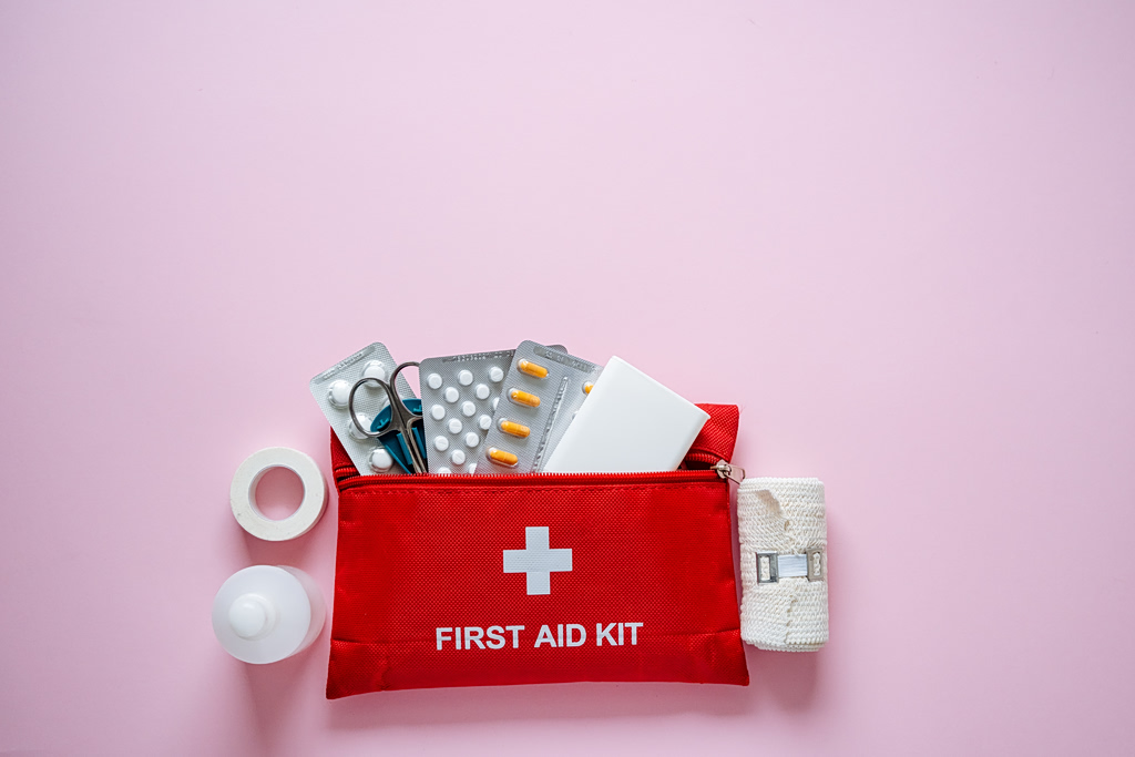 What Should a Summer First Aid Kit Contain?