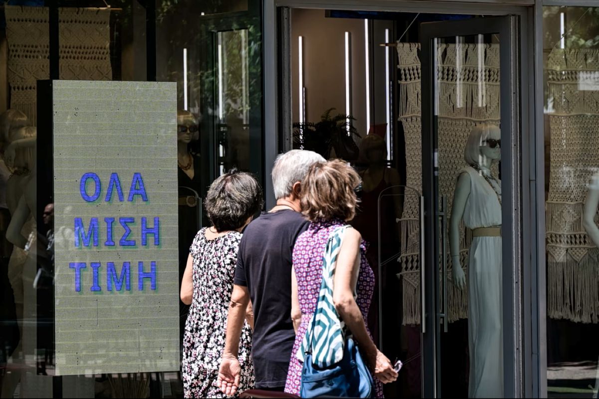 Shops Open Across Greece this Sunday as Summer Sales Continue