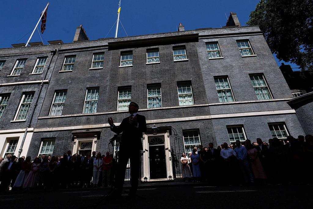 Britain Turns the Page: Can Andy Burnham Rebuild Labour and Banish the Farage Shadow?
