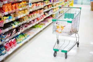 Middle East War Complicates New Price Cut Plan in Greece