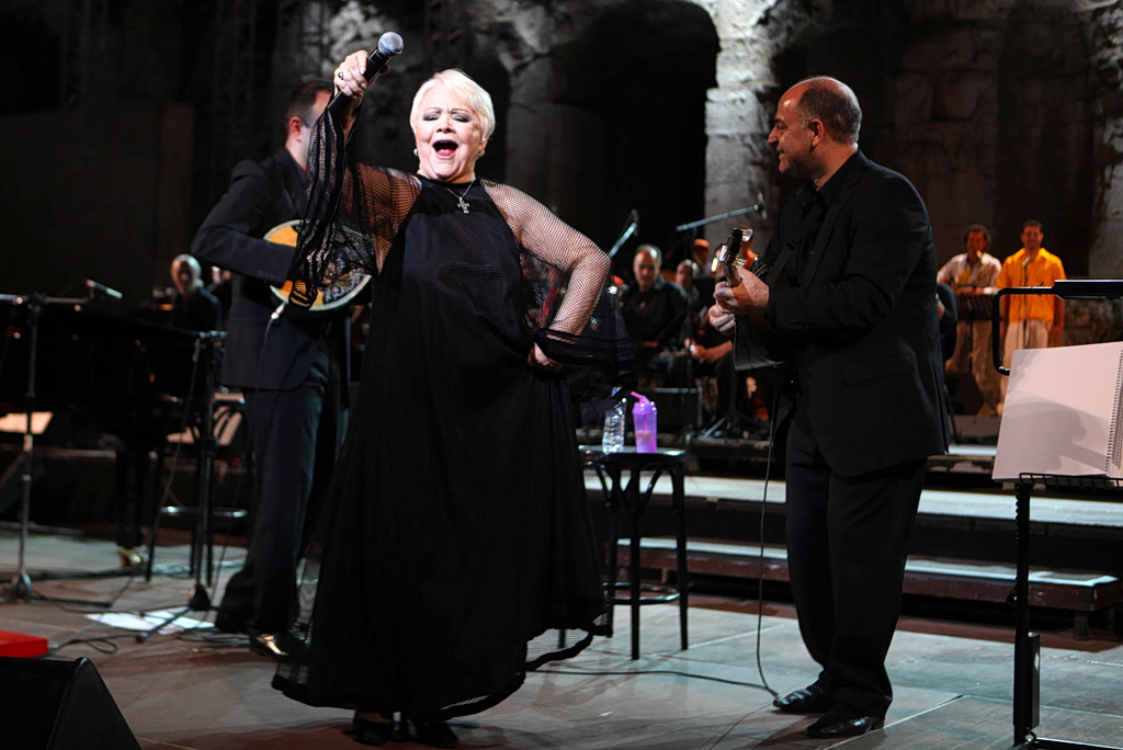 Beloved Greek Singer Mary Linda Dies, Funeral on Friday