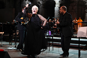 Beloved Greek Singer Mary Linda Dies, Funeral on Friday
