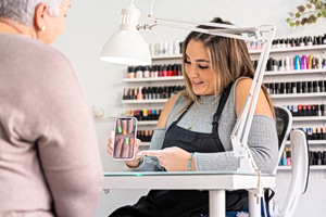 Beauty Bookings Boom as Greeks Prepare for Summer Holidays