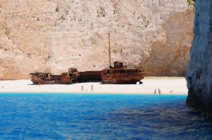 Greeks Travel More in 2025 as Trips, Spending and Overnight Stays Rise