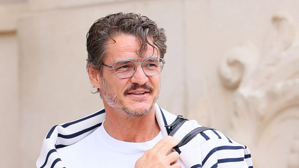 Pedro Pascal’s Greek Getaway: Hollywood Star Spotted on Hydra