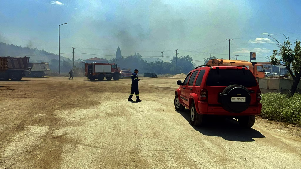 Video Captures Fire Sparked by Power Line Short Circuit