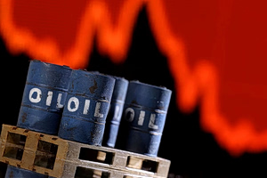 Oil Prices Surge as Red Sea and Hormuz Risks Mount