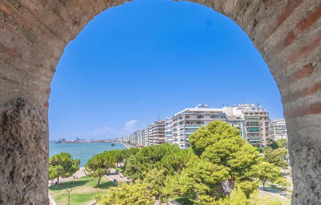 Thessaloniki Offers Free Beach Trips for Senior Residents