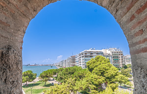 Thessaloniki Offers Free Beach Trips for Senior Residents