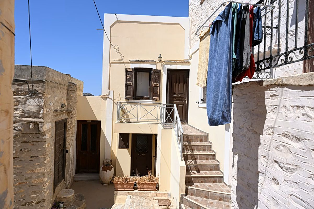 deadly Syros clash