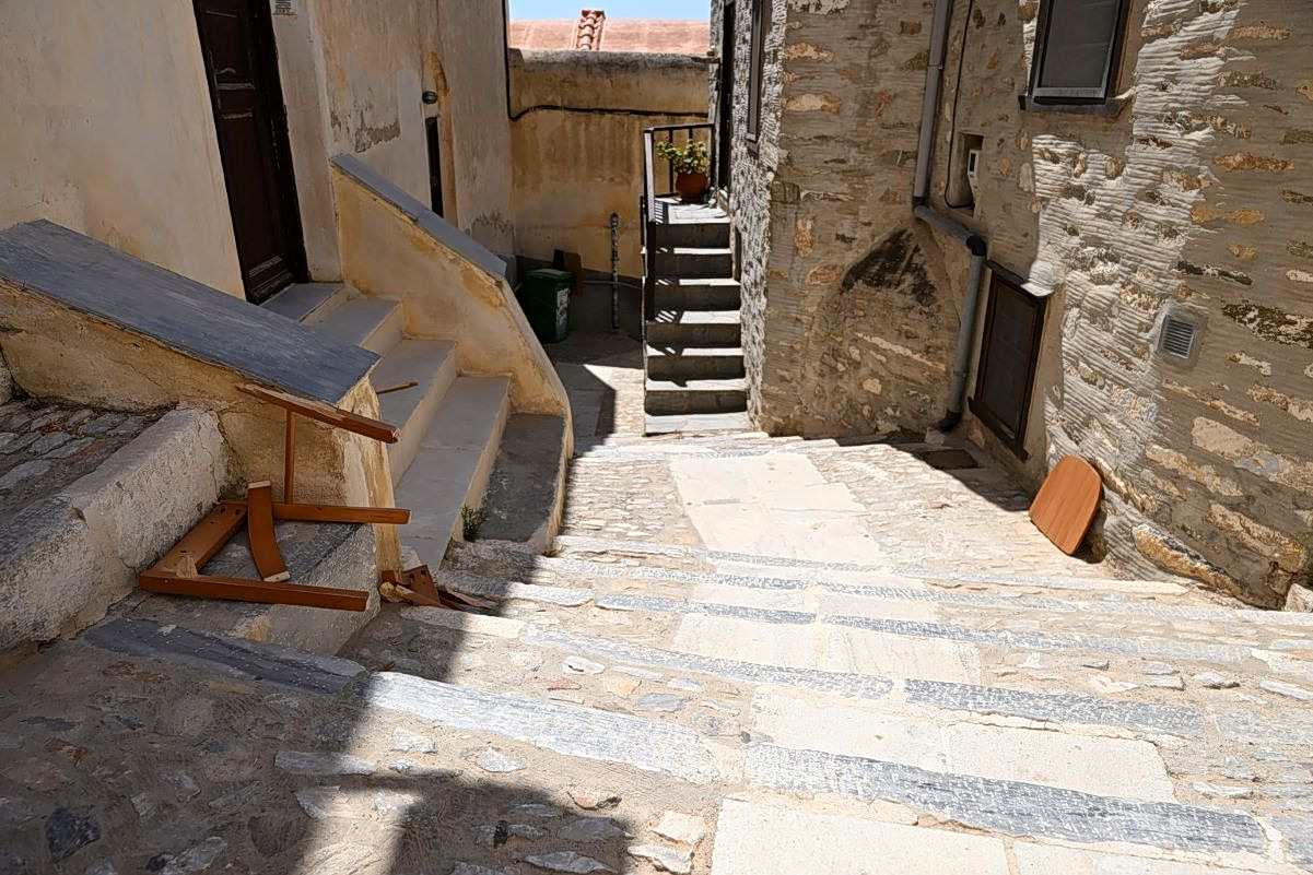 deadly Syros clash